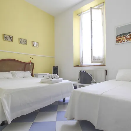 Acacias בית הארחה