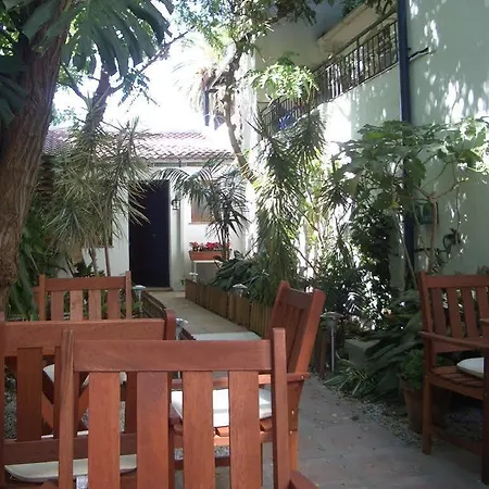 Acacias בית הארחה 3*